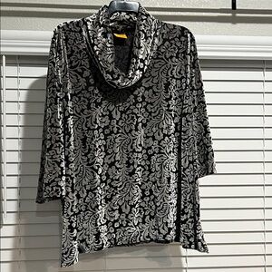 Ruby Rd. Black and Gray Floral Tunic